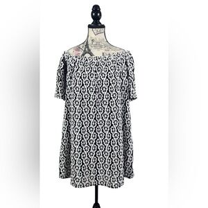 T.C. Elli's USA Black and White Embroidered Shirt Sleeve Off Shoulder Size S
